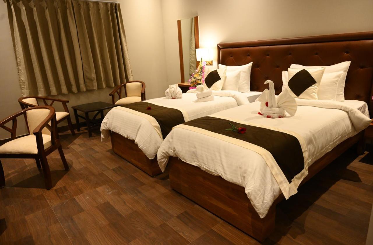 Neel Clarks Inn Express Agra  Esterno foto