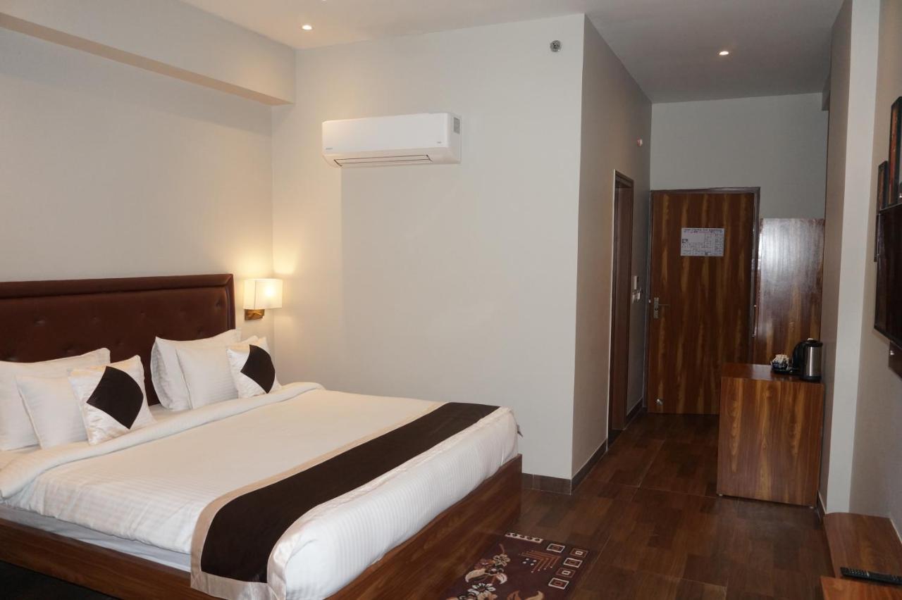 Neel Clarks Inn Express Agra  Esterno foto