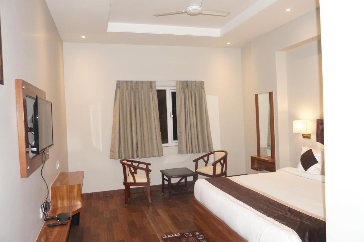 Neel Clarks Inn Express Agra  Esterno foto