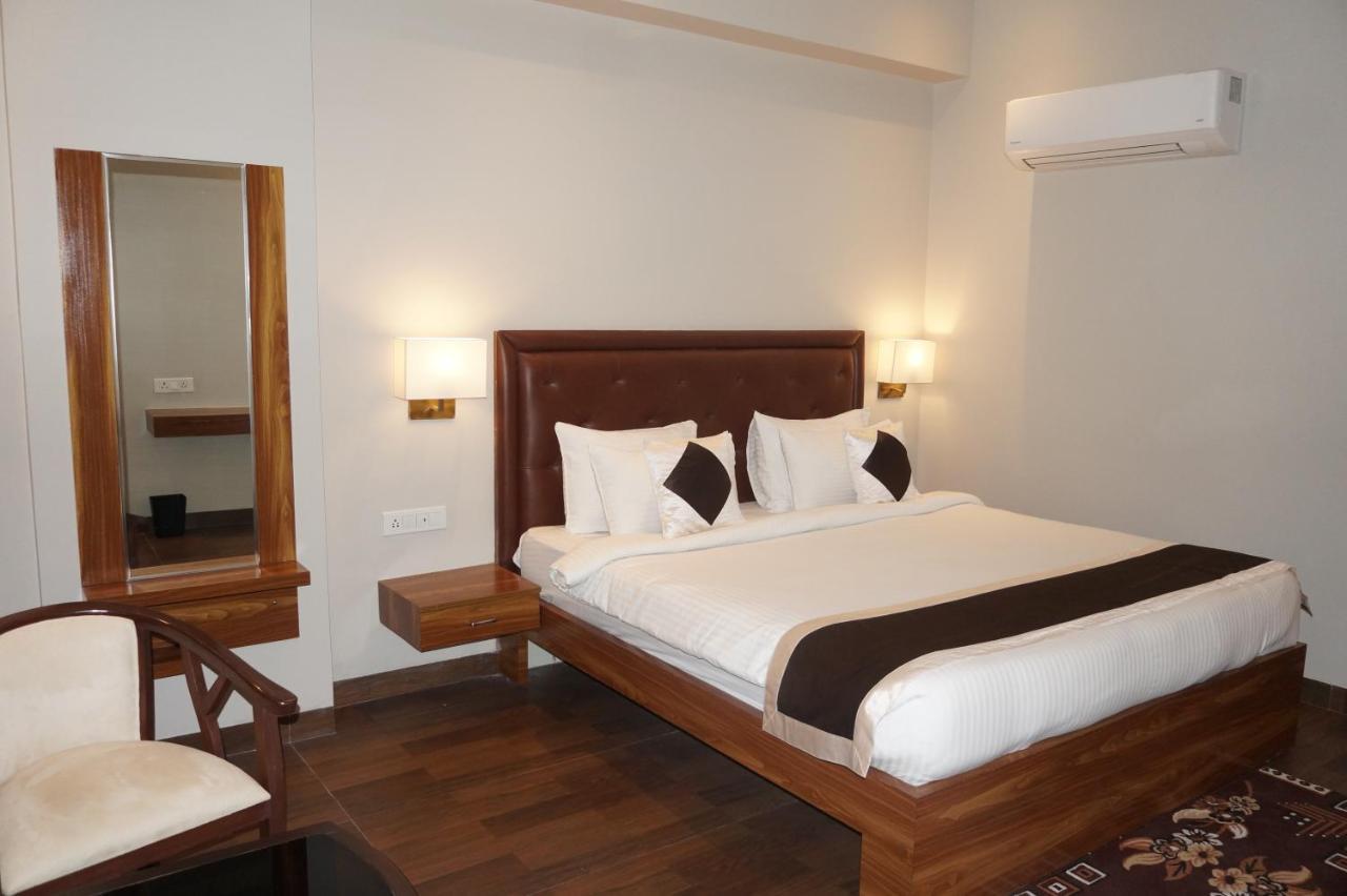 Neel Clarks Inn Express Agra  Esterno foto